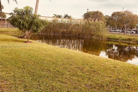 Copropriété à vendre à Lauderdale Lakes, Floride: 1 chambre, 72.74 m2 № 1977927 - photo 24