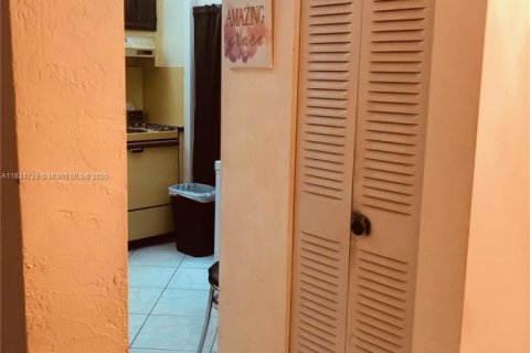 Copropriété à vendre à Lauderdale Lakes, Floride: 1 chambre, 72.74 m2 № 1977927 - photo 4