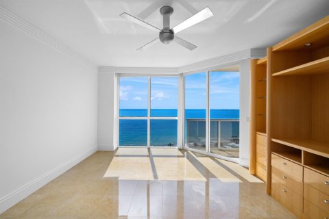 Condo in Fort Lauderdale, Florida, 3 bedrooms  № 2368425 - photo 23