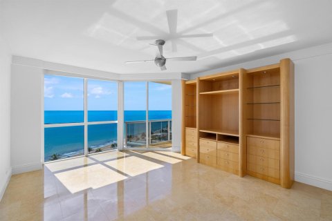Condo in Fort Lauderdale, Florida, 3 bedrooms  № 2368425 - photo 21
