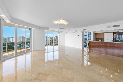 Condo in Fort Lauderdale, Florida, 3 bedrooms  № 2368425 - photo 15