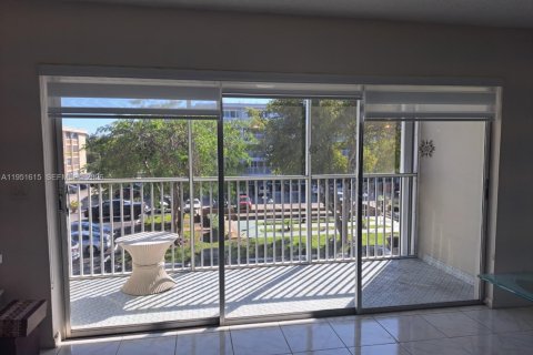 Снять в аренду кондоминиум в Халландейл-Бич, Флорида 2 спальни, 99.78м2, № 2007614 - фото 4