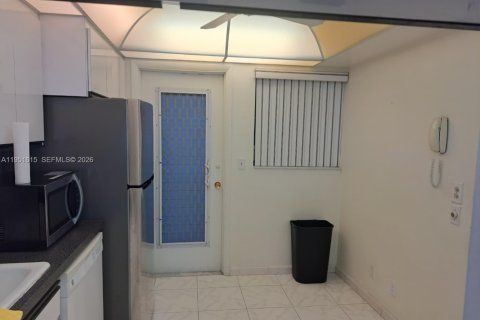 Снять в аренду кондоминиум в Халландейл-Бич, Флорида 2 спальни, 99.78м2, № 2007614 - фото 5