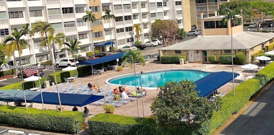 Кондоминиум с 2 спальнями в Халландейл-Бич, Флорида № 2007614