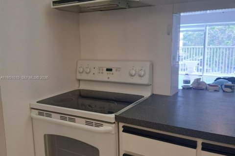 Снять в аренду кондоминиум в Халландейл-Бич, Флорида 2 спальни, 99.78м2, № 2007614 - фото 8