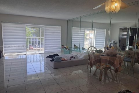 Снять в аренду кондоминиум в Халландейл-Бич, Флорида 2 спальни, 99.78м2, № 2007614 - фото 3