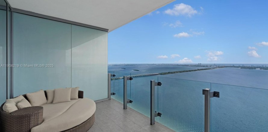 Condominio en Miami, Florida, 4 dormitorios  № 2012597