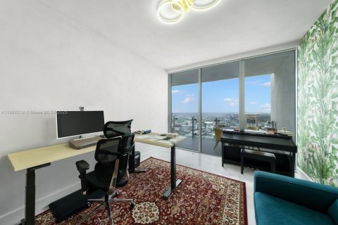 Condominio en venta en Miami, Florida, 4 dormitorios, 351.91 m2 № 2012597 - foto 28