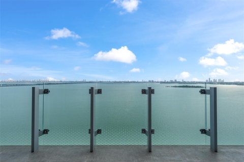 Condominio en venta en Miami, Florida, 4 dormitorios, 351.91 m2 № 2012597 - foto 15