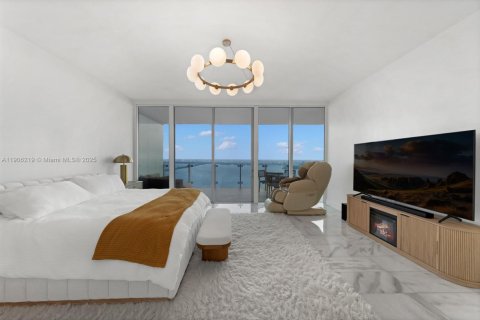 Condominio en venta en Miami, Florida, 4 dormitorios, 351.91 m2 № 2012597 - foto 19
