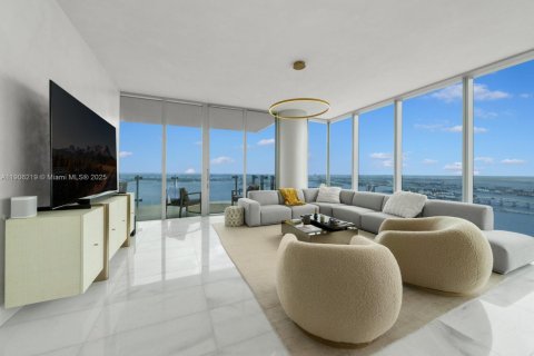 Condominio en venta en Miami, Florida, 4 dormitorios, 351.91 m2 № 2012597 - foto 5