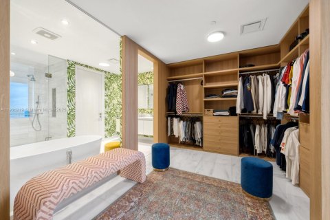Condominio en venta en Miami, Florida, 4 dormitorios, 351.91 m2 № 2012597 - foto 20