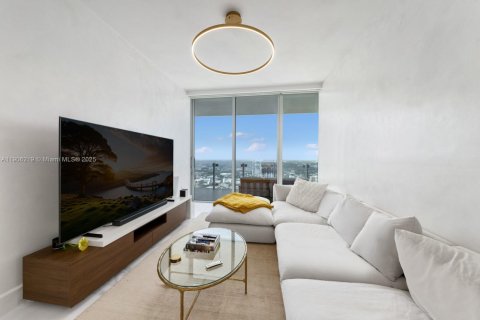 Condominio en venta en Miami, Florida, 4 dormitorios, 351.91 m2 № 2012597 - foto 27