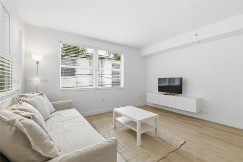 Condo in Miami Beach, Florida, 1 bedroom № 2154669 - photo 10