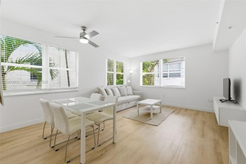 Condo in Miami Beach, Florida, 1 bedroom № 2154669 - photo 7