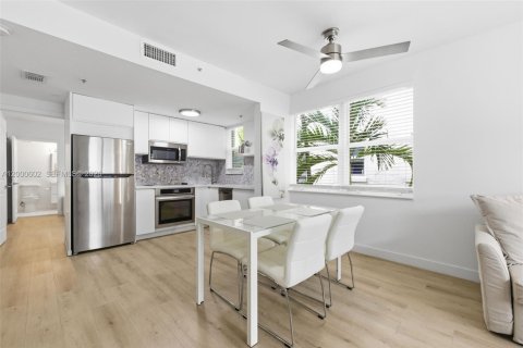 Condo in Miami Beach, Florida, 1 bedroom № 2154669 - photo 14