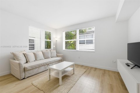 Condo in Miami Beach, Florida, 1 bedroom № 2154669 - photo 9