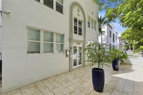 Condo in Miami Beach, Florida, 1 bedroom № 2154669 - photo 23