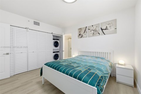 Condo in Miami Beach, Florida, 1 bedroom № 2154669 - photo 16