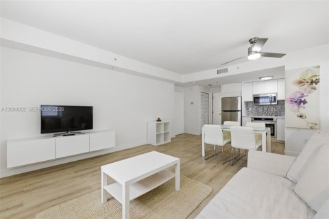 Condo in Miami Beach, Florida, 1 bedroom № 2154669 - photo 13