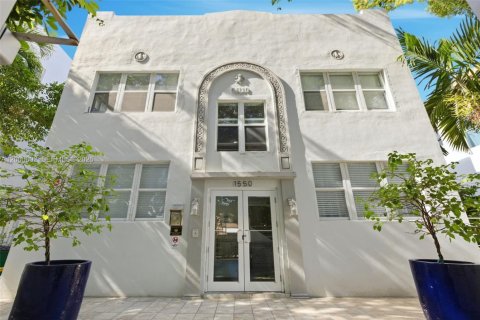 Condo in Miami Beach, Florida, 1 bedroom № 2154669 - photo 21