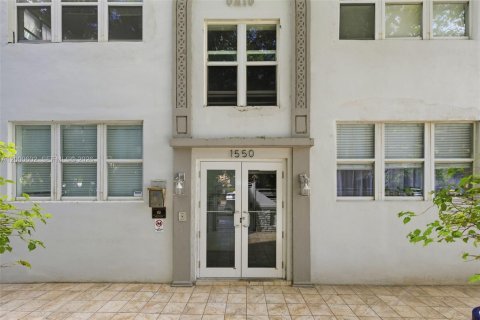 Condo in Miami Beach, Florida, 1 bedroom № 2154669 - photo 22