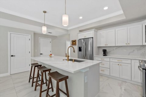 House in Sarasota, Florida 3 bedrooms, 162.39 sq.m. № 1884548 - photo 9