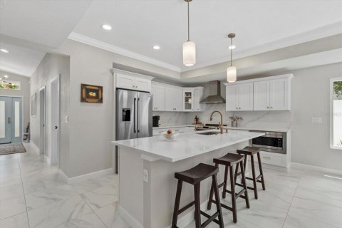 House in Sarasota, Florida 3 bedrooms, 162.39 sq.m. № 1884548 - photo 5