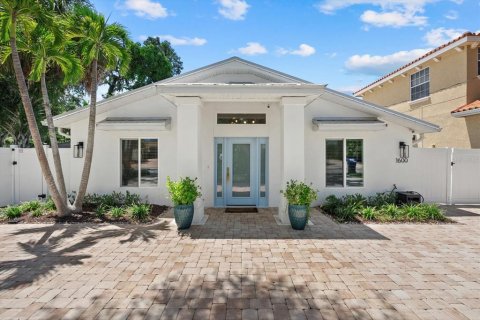 House in Sarasota, Florida 3 bedrooms, 162.39 sq.m. № 1884548 - photo 1