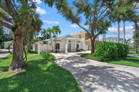 House in Sarasota, Florida 3 bedrooms, 162.39 sq.m. № 1884548 - photo 2