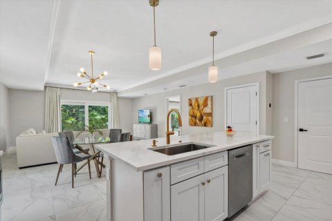 House in Sarasota, Florida 3 bedrooms, 162.39 sq.m. № 1884548 - photo 6