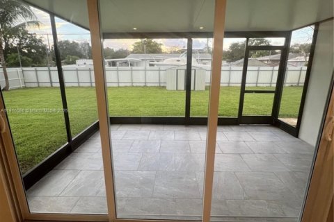 Купить виллу или дом в Вест-Парк, Флорида 3 спальни, 97.55м2, № 1971880 - фото 18