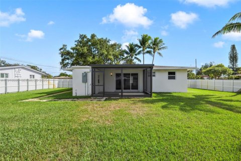 House in West Park, Florida 3 bedrooms, 97.55 sq.m. № 1971880 - photo 30