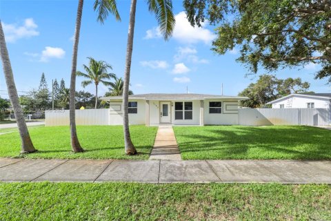 House in West Park, Florida 3 bedrooms, 97.55 sq.m. № 1971880 - photo 23