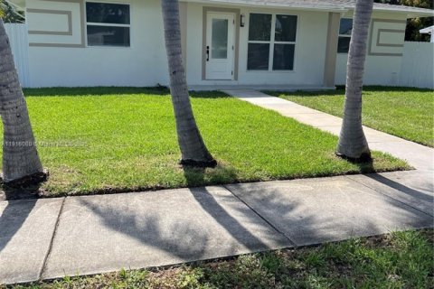 Купить виллу или дом в Вест-Парк, Флорида 3 спальни, 97.55м2, № 1971880 - фото 1