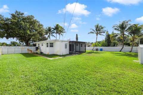 House in West Park, Florida 3 bedrooms, 97.55 sq.m. № 1971880 - photo 27