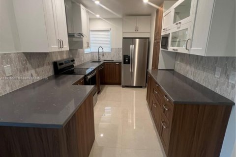 Купить виллу или дом в Вест-Парк, Флорида 3 спальни, 97.55м2, № 1971880 - фото 3