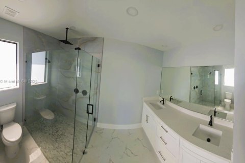 House in Cape Coral, Florida 3 bedrooms № 1860418 - photo 14
