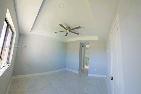 House in Cape Coral, Florida 3 bedrooms № 1860418 - photo 16
