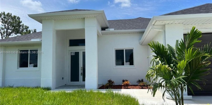 House in Cape Coral, Florida 3 bedrooms № 1860418