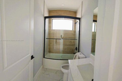 House in Cape Coral, Florida 3 bedrooms № 1860418 - photo 8