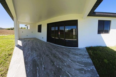 House in Cape Coral, Florida 3 bedrooms № 1860418 - photo 17