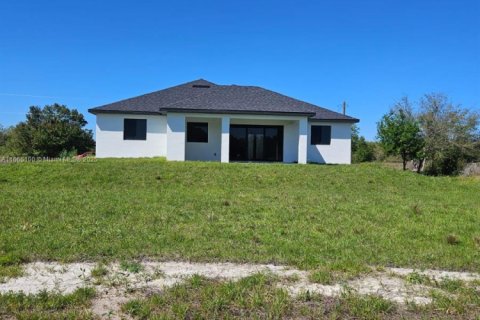 House in Cape Coral, Florida 3 bedrooms № 1860418 - photo 19