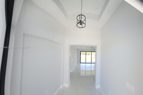 House in Cape Coral, Florida 3 bedrooms № 1860418 - photo 10