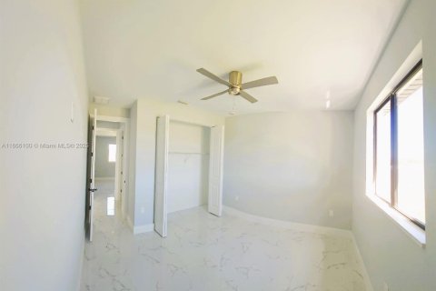 House in Cape Coral, Florida 3 bedrooms № 1860418 - photo 9