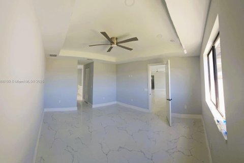House in Cape Coral, Florida 3 bedrooms № 1860418 - photo 11
