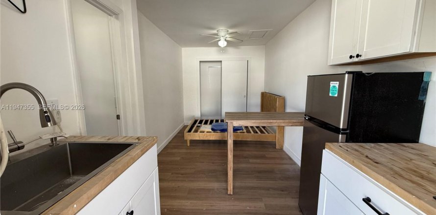 Studio in Hollywood, Florida № 2003400