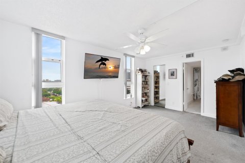 Condo in Pompano Beach, Florida, 2 bedrooms № 2147216 - photo 9
