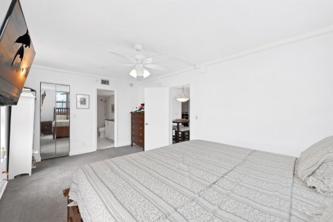 Condo in Pompano Beach, Florida, 2 bedrooms № 2147216 - photo 13