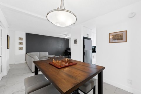 Condo in Pompano Beach, Florida, 2 bedrooms № 2147216 - photo 8